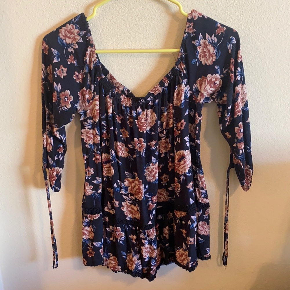 Cute American Eagle Top